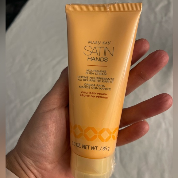 Satin Hands Limited Edition
BOUTIQUE
nourishing shea crean Orchard Peach New 3oz - Picture 1 of 2